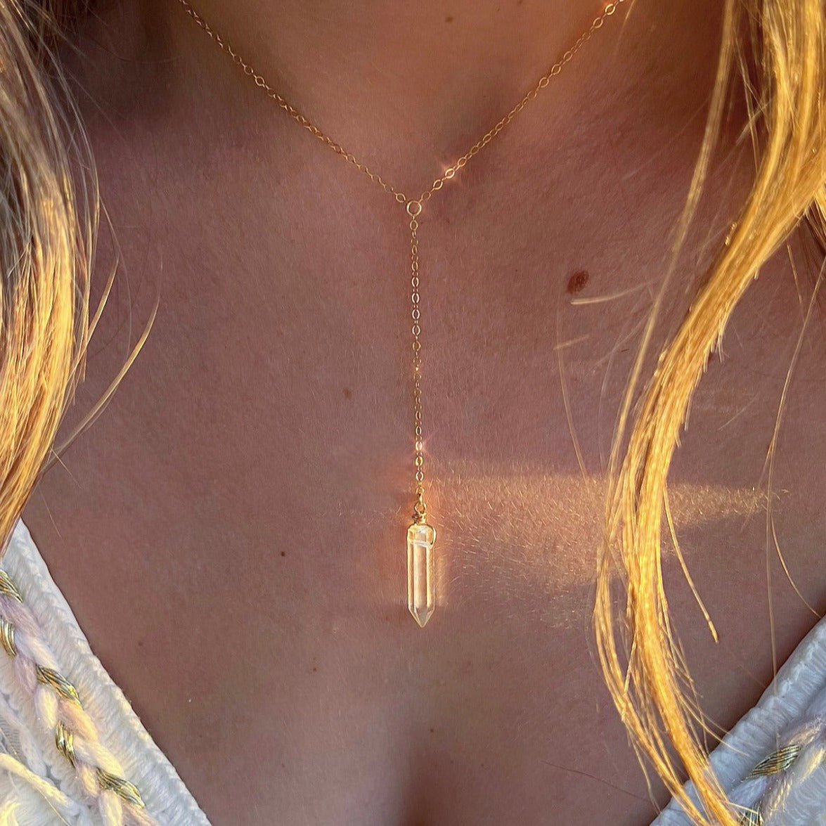 This delicate y necklace features a dainty crystal point in your choice of rose quartz, smoky quartz, amethyst, rainbow fluorite or crystal quartz. A perfect everyday necklace, and also great for layering!