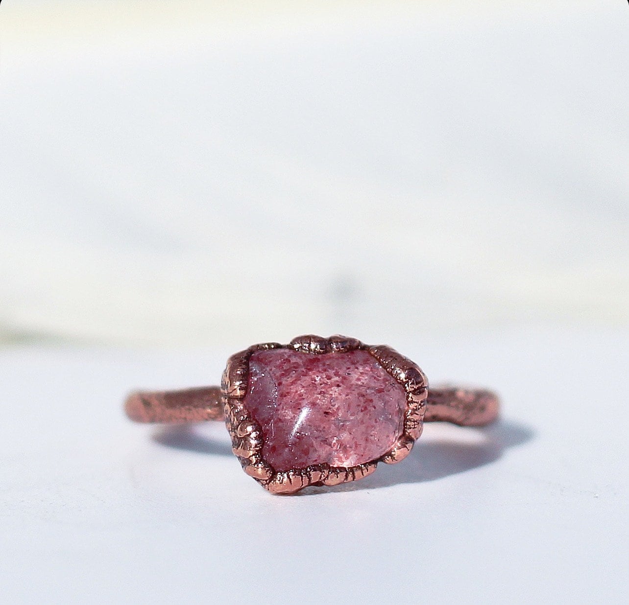 Handcrafted Strawberry Quartz Ring, Copper Setting, Natural Pink Gemstone, Unique Gift for Her, Healing Crystal Jewelry, Boho Chic Style