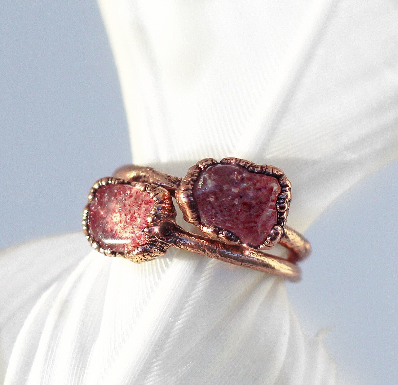 Handcrafted Strawberry Quartz Ring, Copper Setting, Natural Pink Gemstone, Unique Gift for Her, Healing Crystal Jewelry, Boho Chic Style