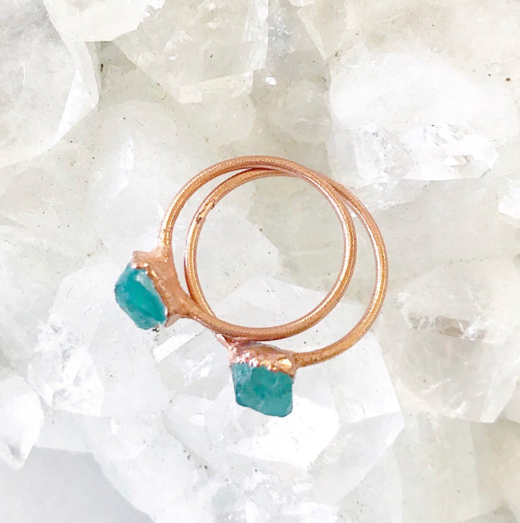 Blue Crystal Ring, Apatite Ring, Raw Blue Stone Ring, Copper Crystal Ring, Neon Apatite Ring, Raw Stone Jewelry, Blue Apatite Ring