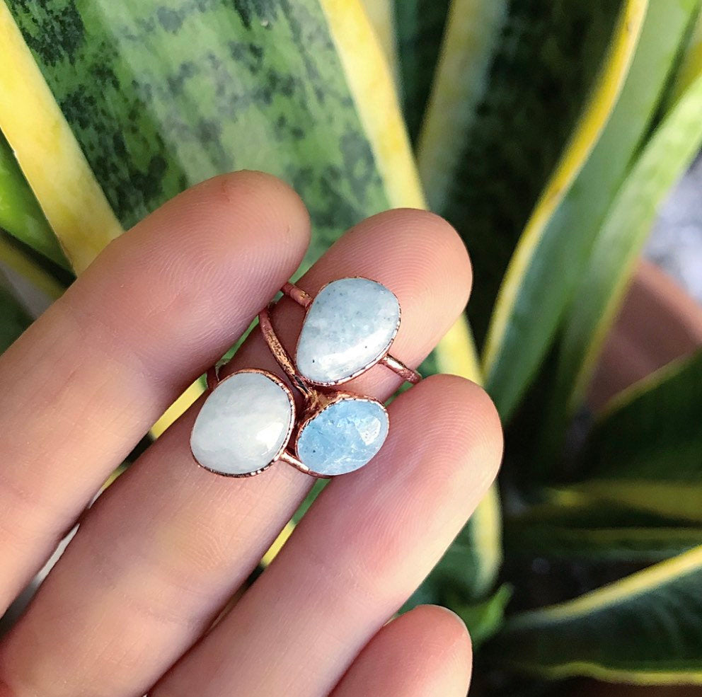 March Birthstone Ring, Round Aquamarine Stone Ring, Raw Aquamarine Crystal Ring, Blue Healing Crystal Ring, Natural Raw Stone Ring Copper