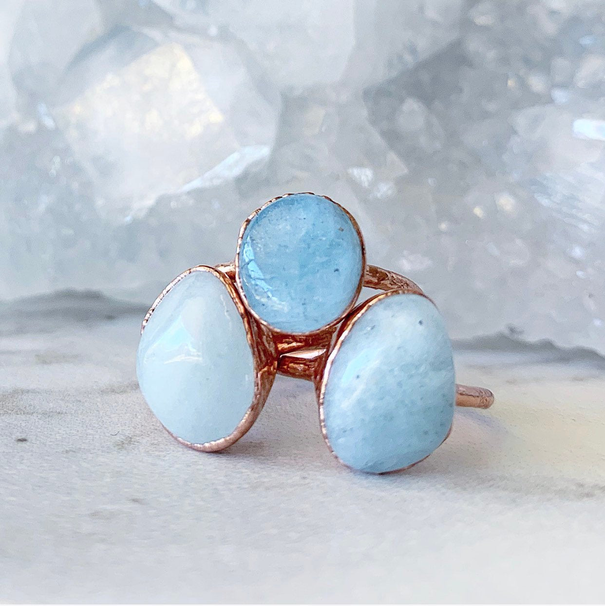 March Birthstone Ring, Round Aquamarine Stone Ring, Raw Aquamarine Crystal Ring, Blue Healing Crystal Ring, Natural Raw Stone Ring Copper