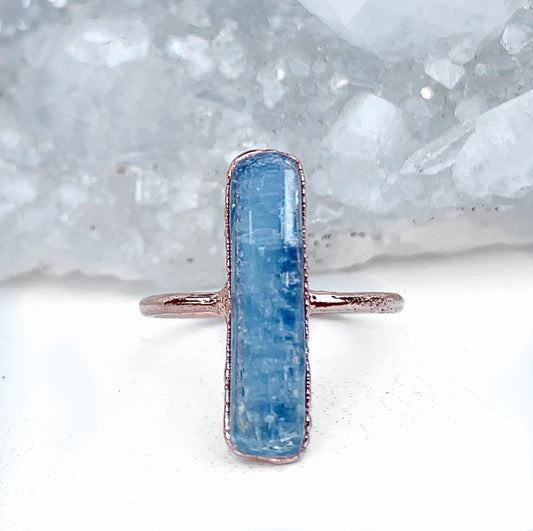 Blue Kyanite Ring, Taurus Birthstone Ring, Kyanite Blade Ring, Raw Kyanite Jewelry, Blue Crystal Statement Ring, Healing Copper Ring