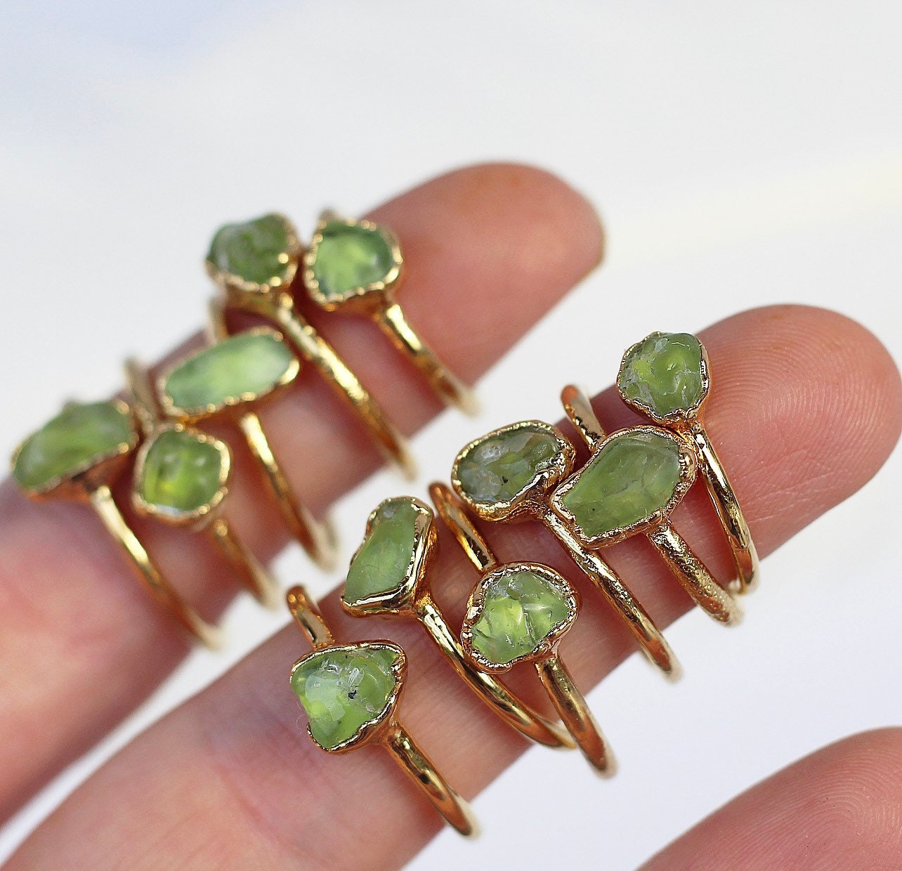 Raw Peridot Ring in Gold, August Birthstone Gold Ring, Raw Green Stone Ring, August Birthstone Gift, August Gift for Her, Birthstone Crystal