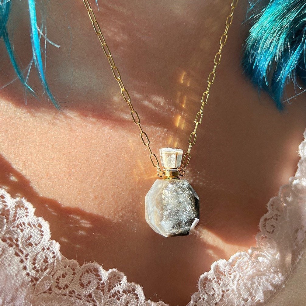 Crystal Druzy Perfume Bottle Necklace, Urn Necklace Crystal, Essential Oil Bottle Pendant, Potion Bottle Pendant, Urn Necklace Human Ashes