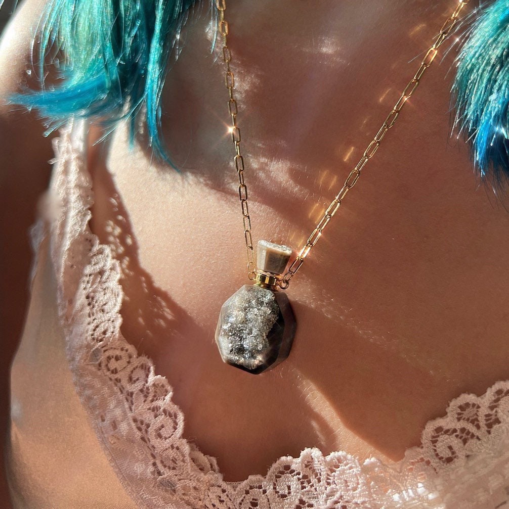 Crystal Druzy Perfume Bottle Necklace, Urn Necklace Crystal, Essential Oil Bottle Pendant, Potion Bottle Pendant, Urn Necklace Human Ashes