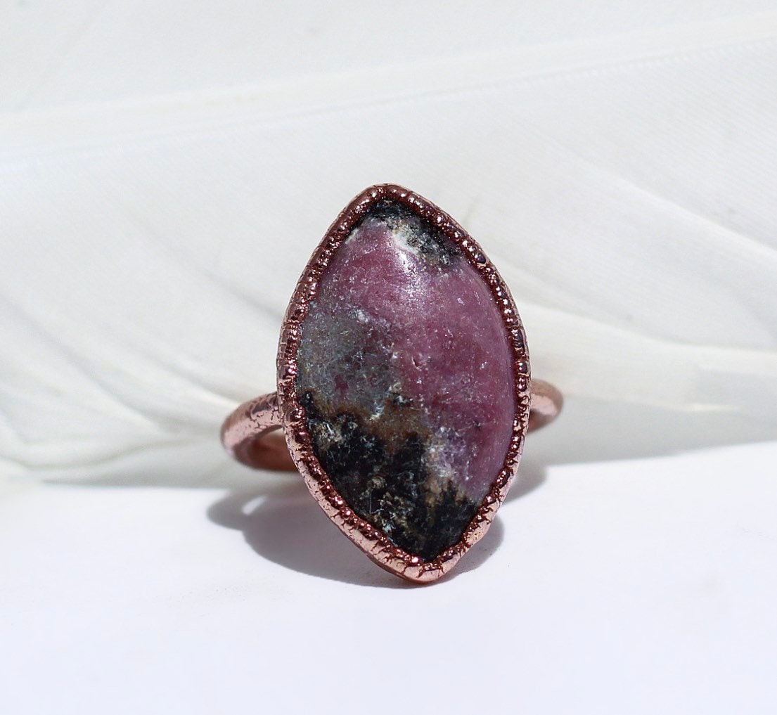 Rhodonite Statement Ring, Big Rhodonite Ring, Pink Rhodonite Cocktail Ring, Rhodonite Oval Ring, Raw Rhodonite Jewelry, Rhodonite Stone
