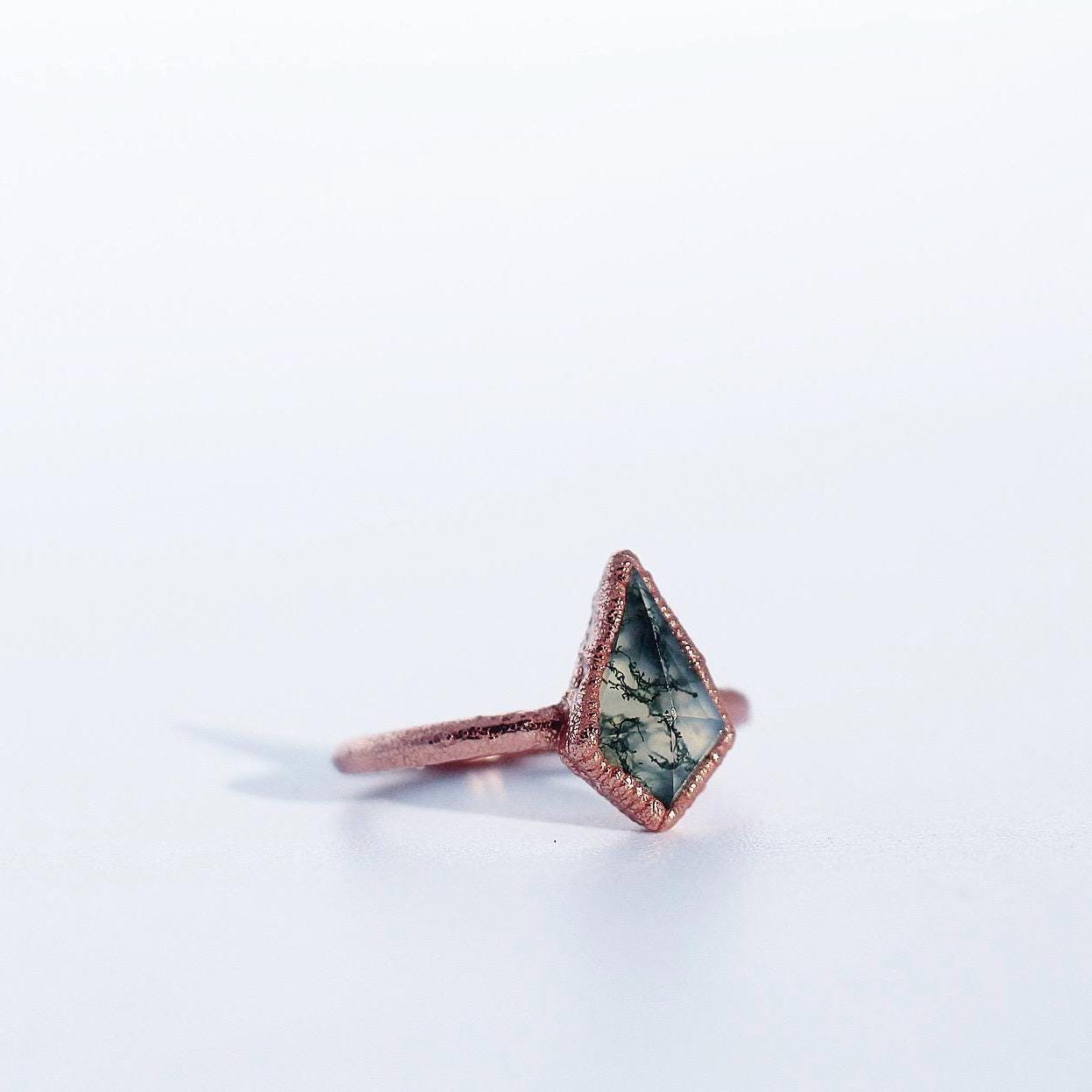 Kite Shape Moss Agate Ring, Copper and Moss Agate Ring, Boho Style Wedding Ring, Organic Style Ring, Triangle Agate Ring, Fantasy Ring