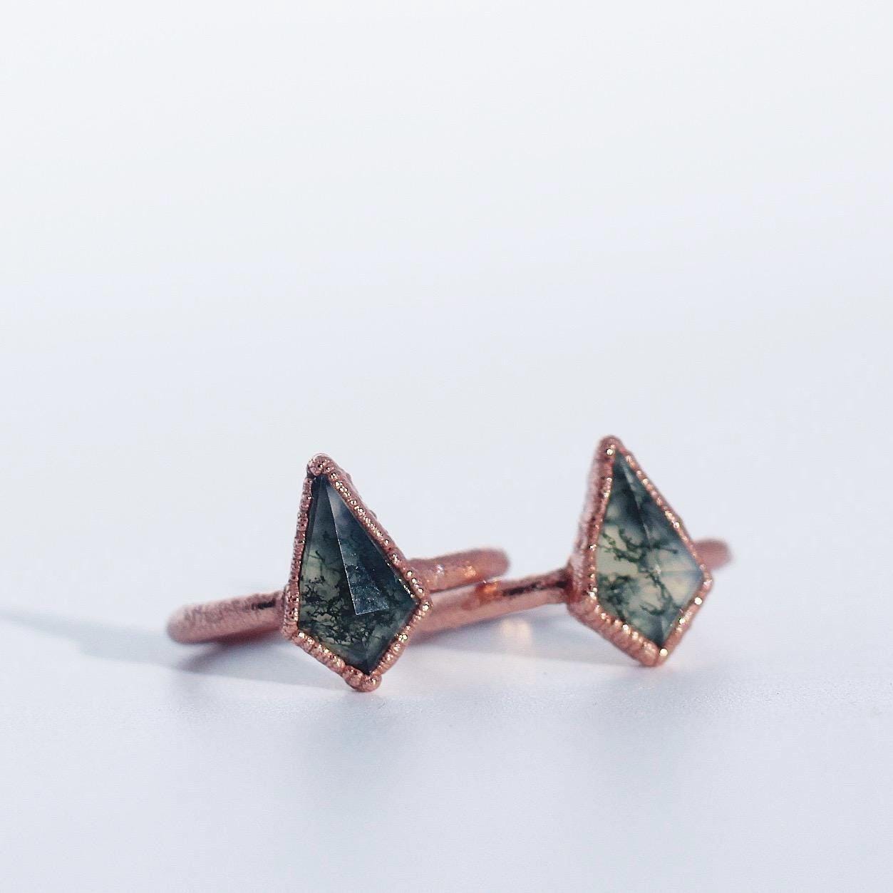 Kite Shape Moss Agate Ring, Copper and Moss Agate Ring, Boho Style Wedding Ring, Organic Style Ring, Triangle Agate Ring, Fantasy Ring