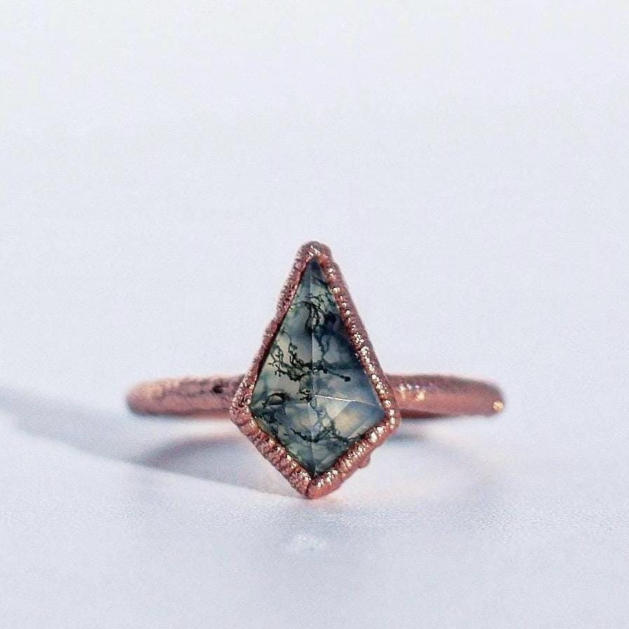 Kite Shape Moss Agate Ring, Copper and Moss Agate Ring, Boho Style Wedding Ring, Organic Style Ring, Triangle Agate Ring, Fantasy Ring