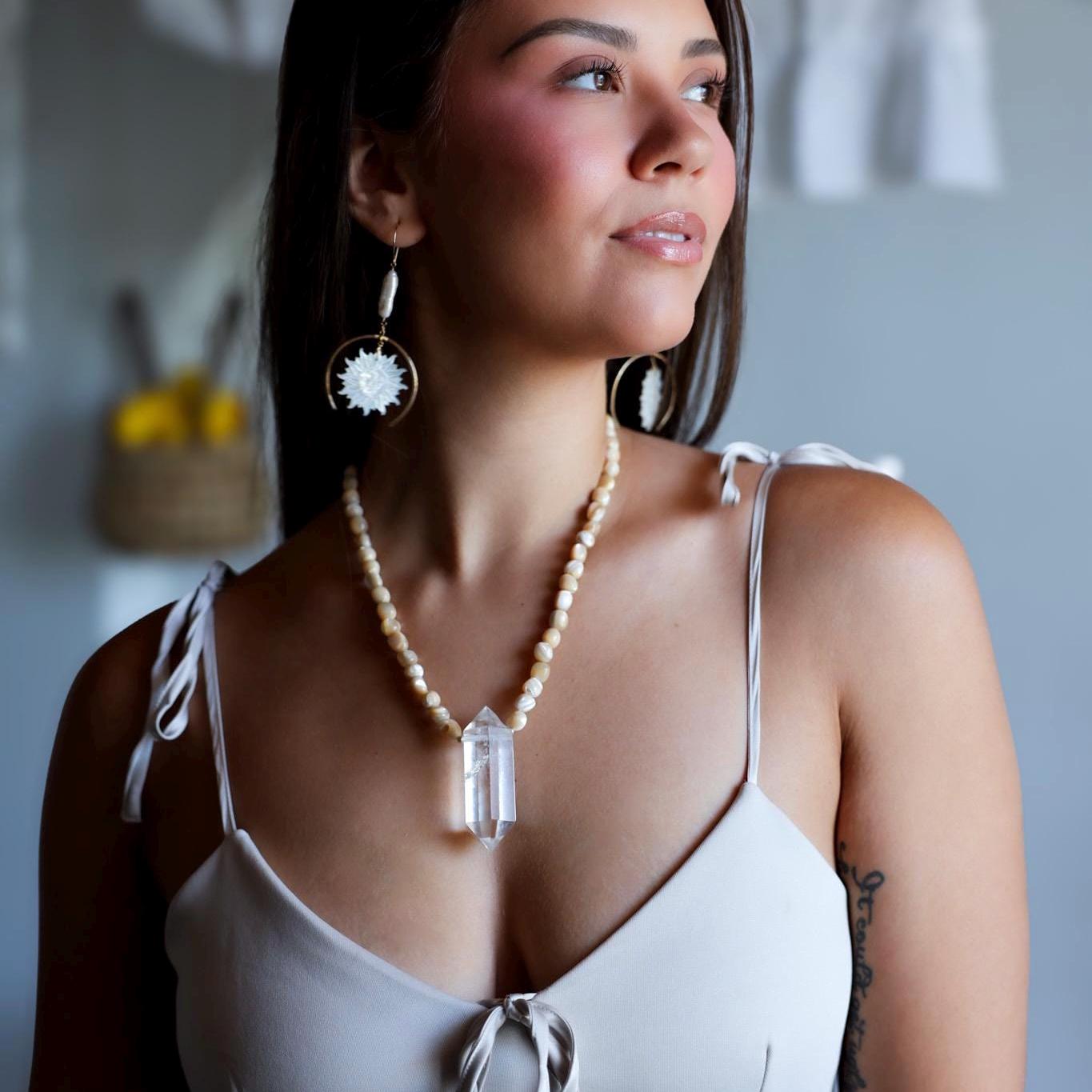 Beachy Boho Crystal Statement Necklace, Seashell and Quartz Necklace, Beachy Style Crystal Jewelry, Beach Photoshoot Jewelry, Resort Jewelry