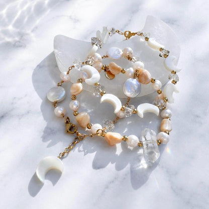 Pearl Seashell Bracelet with Crystal Quartz, Pearl and Crystal Jewelry, Trochus Shell Jewelry, Pearl Stretchy Bracelet, Beachy Boho Bracelet