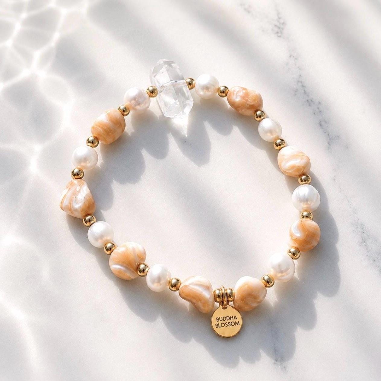 Pearl Seashell Bracelet with Crystal Quartz, Pearl and Crystal Jewelry, Trochus Shell Jewelry, Pearl Stretchy Bracelet, Beachy Boho Bracelet