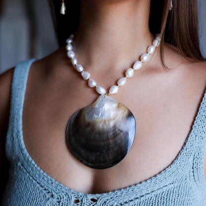 Huge Seashell Necklace, Seashell Statement Necklace, Black Lip Mother of Pearl Shell, Resort Wear Necklace, Beach Photoshoot Jewelry