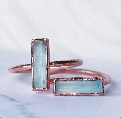 Aquamarine Bar Ring Vertical Stone Set in Copper, Raw Aquamarine Ring, Copper and Crystal Ring, March Birthstone Jewelry, Copper Jewelry