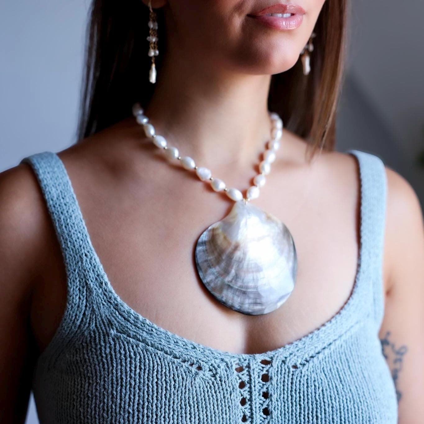 Huge Seashell Necklace, Seashell Statement Necklace, Black Lip Mother of Pearl Shell, Resort Wear Necklace, Beach Photoshoot Jewelry