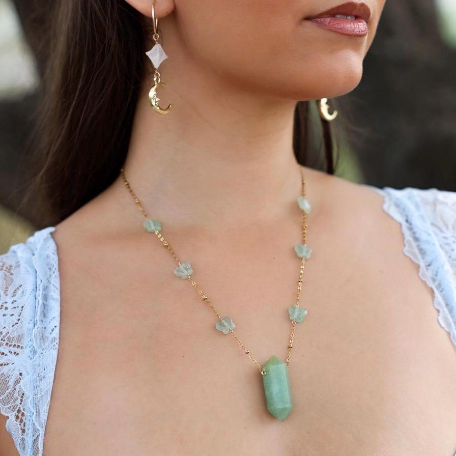 Aventurine Crystal Necklace, Green Butterfly Necklace, Butterfly Bead Jewelry, Chrysoprase Necklace, Nature Inspired Jewelry, Green Crystal