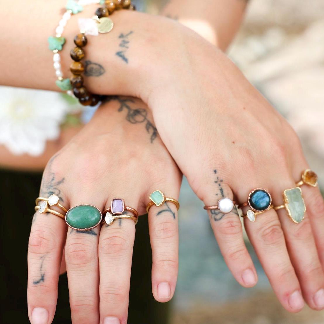 Aventurine Ring in Copper, Good Luck Stone, Green Crystal Ring, Oval Stone Ring, Copper Healing Ring, Organic Style, Horizontal Stone