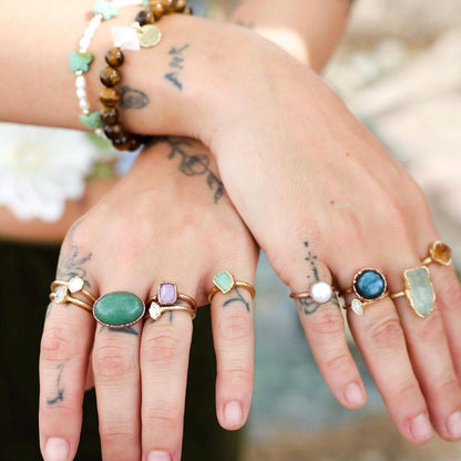 Aventurine Ring in Copper, Good Luck Stone, Green Crystal Ring, Oval Stone Ring, Copper Healing Ring, Organic Style, Horizontal Stone