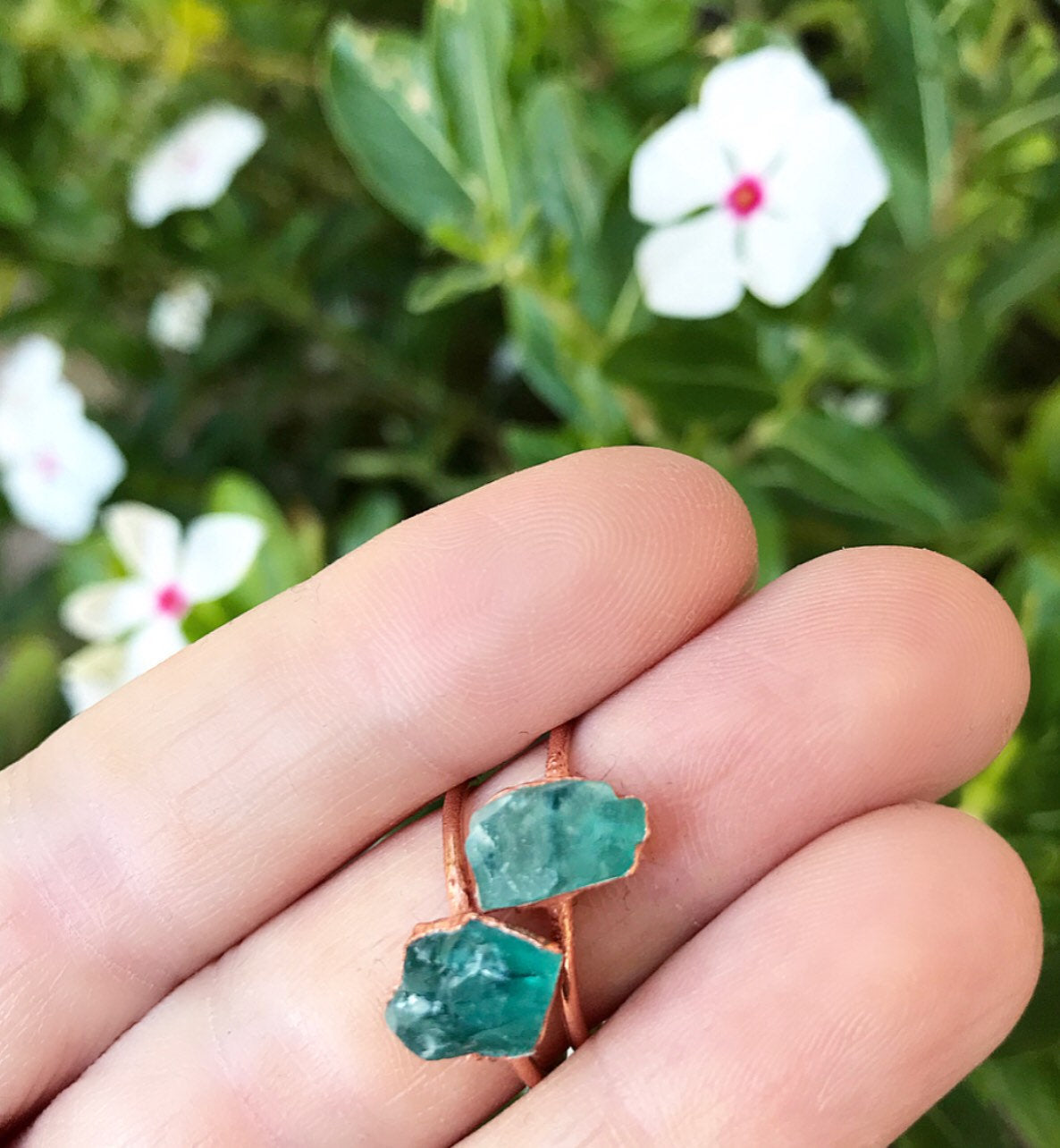 Blue Crystal Ring, Apatite Ring, Raw Blue Stone Ring, Copper Crystal Ring, Neon Apatite Ring, Raw Stone Jewelry, Blue Apatite Ring