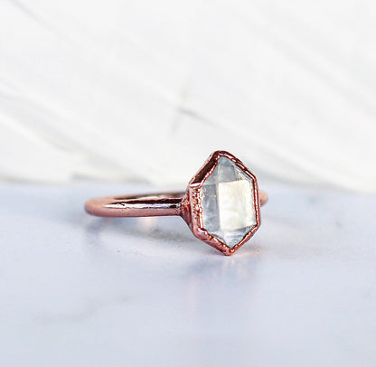 Dainty Crystal Quartz Point Ring, Quartz Crystal Ring, Copper and Crystal Ring, Raw Quartz Stone Ring, Clear Quartz Point Ring