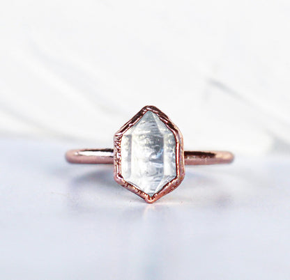 Dainty Crystal Quartz Point Ring, Quartz Crystal Ring, Copper and Crystal Ring, Raw Quartz Stone Ring, Clear Quartz Point Ring
