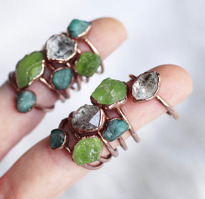 Raw Peridot Ring, Birthstone Jewelry, August  Birthstone Ring, Green Crystal Ring, Peridot Stone Ring, Copper Crystal Ring, Natural Stone