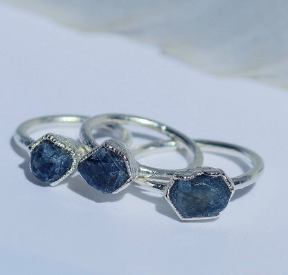 Raw Sapphire Ring in Silver, Rough Birthstone Ring, September Birthstone Gift Women, September Gift for Her, Rough Sapphire Stone Ring