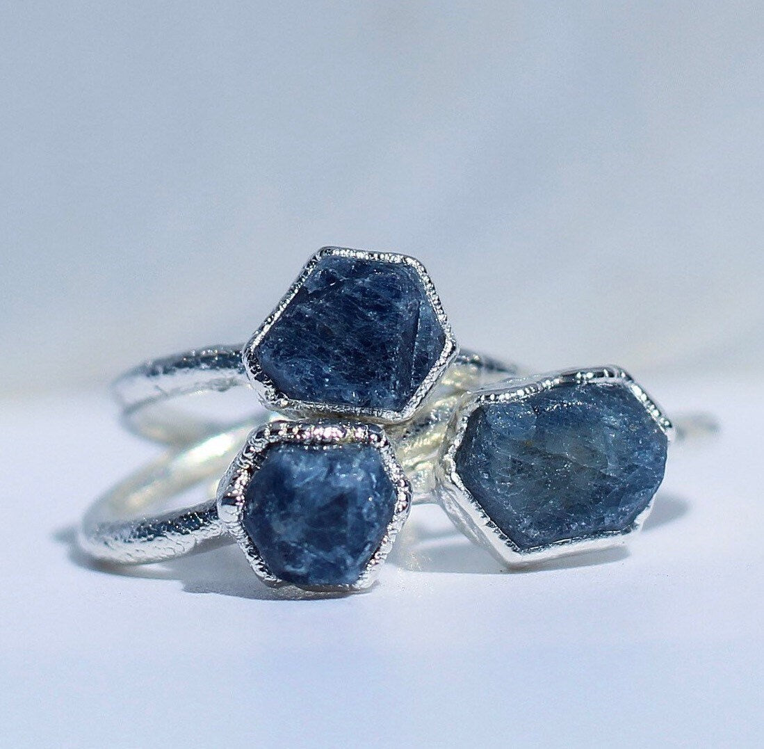 Raw Sapphire Ring in Silver, Rough Birthstone Ring, September Birthstone Gift Women, September Gift for Her, Rough Sapphire Stone Ring