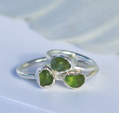 Raw Peridot Ring in Silver, August Birthstone Silver Ring, Bright Green Stone Ring, August Birthstone Silver Jewelry, August Gemstone Gift