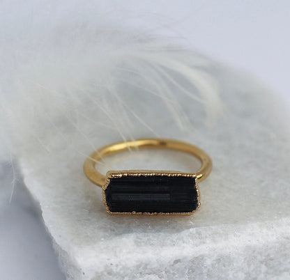 Raw Black Tourmaline Ring in Gold, Black Tourmaline Crystal Ring, Protection Stone Ring, Grounding Stone Jewelry, Raw Black Tourmaline